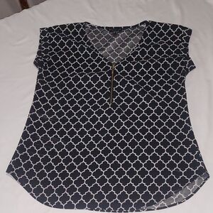 Express Black and White Geometric Blouse.Zips In The Front XS